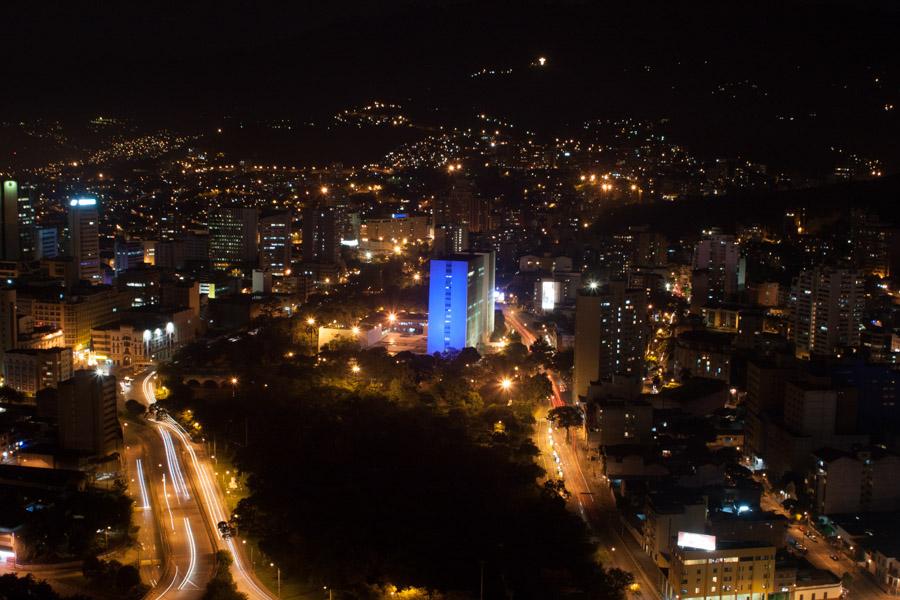 Panoramica Nocturna de Cali, Valle del Cauca, Colo...