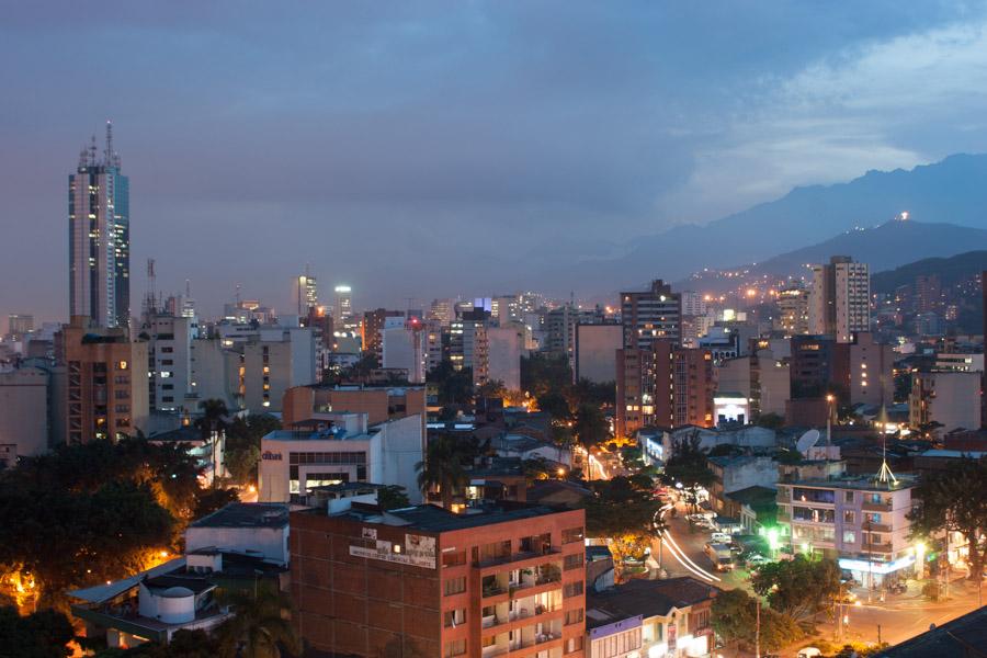 Panoramica Nocturna de Cali, Valle del Cauca, Colo...