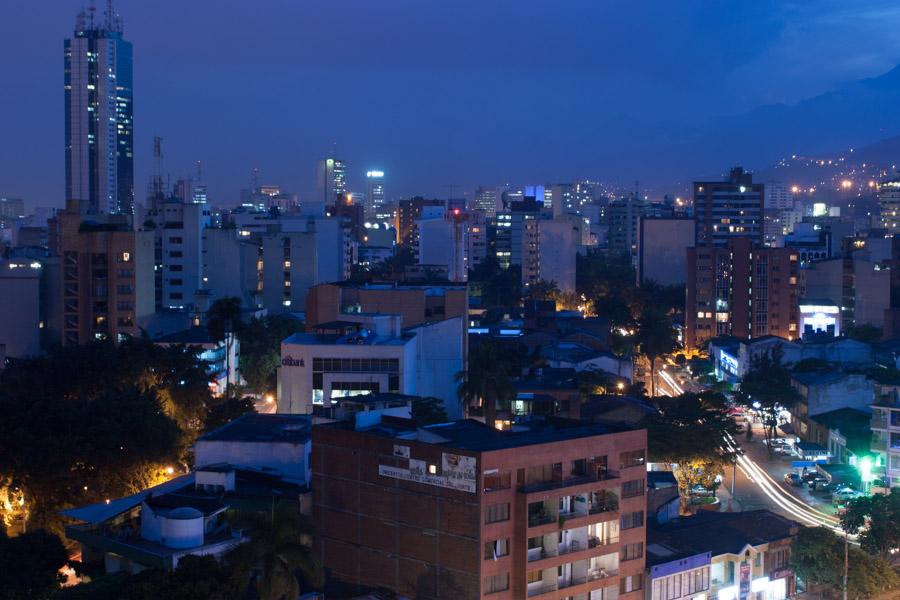 Panoramica Nocturna de Cali, Valle del Cauca, Colo...