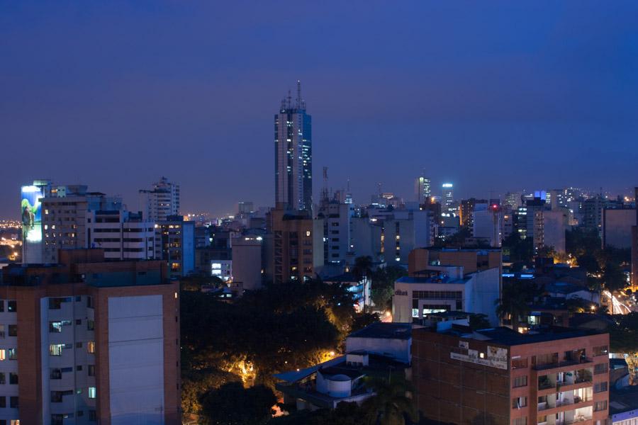 Panoramica Nocturna de Cali, Valle del Cauca, Colo...