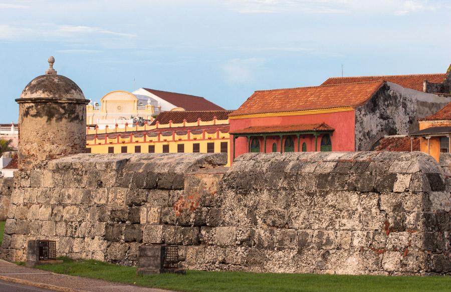 Muralla en el Fuerte San Fernando, Cartagena, Boli...