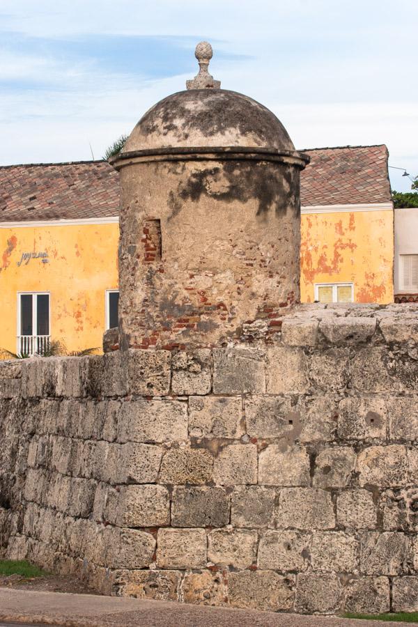 Muralla en el Fuerte San Fernando, Cartagena, Boli...