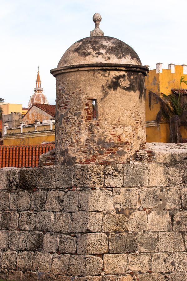 Muralla en el Fuerte San Fernando, Cartagena, Boli...