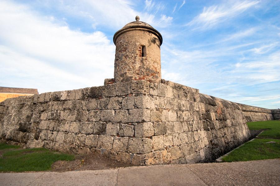 Muralla en el Fuerte San Fernando, Cartagena, Boli...