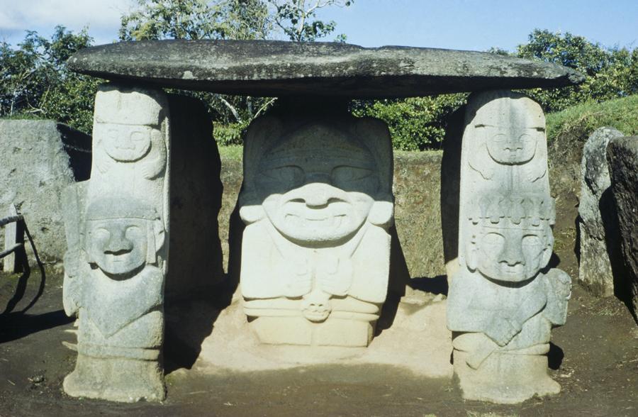 Escultura Precolombina en el Parque Arqueologico d...