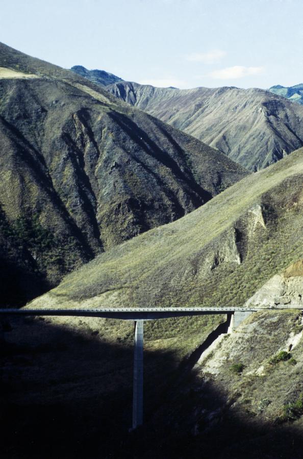 Puente en la carretera de Pasto, Popayan, Colombia