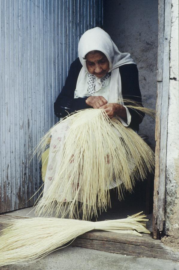 Tejedora de Sombreros en Aguadas, Caldas, Colombia