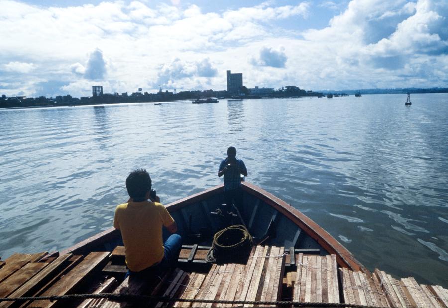 Barcaza maderera en Puerto de Buenaventura, Valle ...