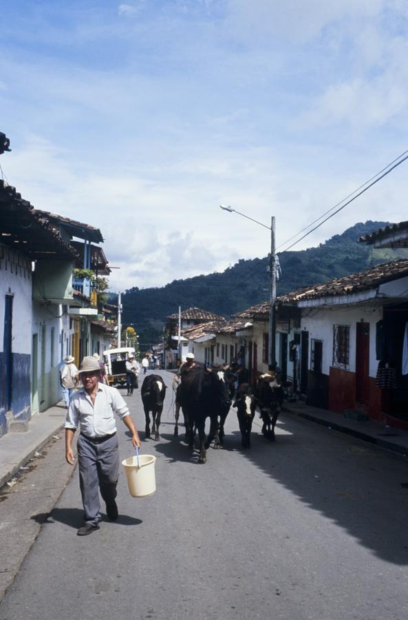 Calle en Silvia, Cauca, Colombia,