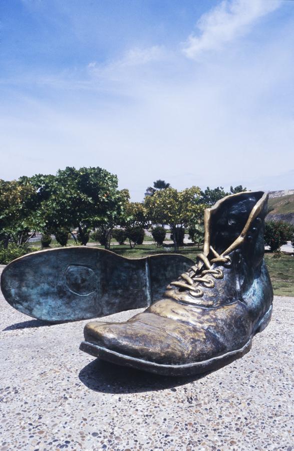 Monumento a los Zapatos Viejos Cartagena, Bolivar,...