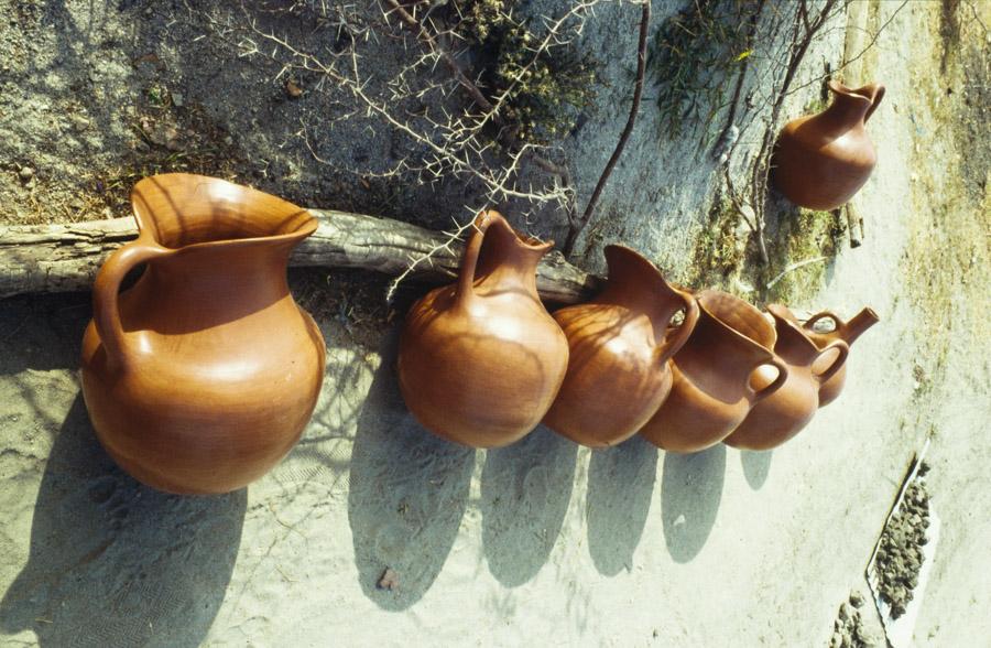 Secado de Artesanias en Barro La Chamba, Tolima, C...