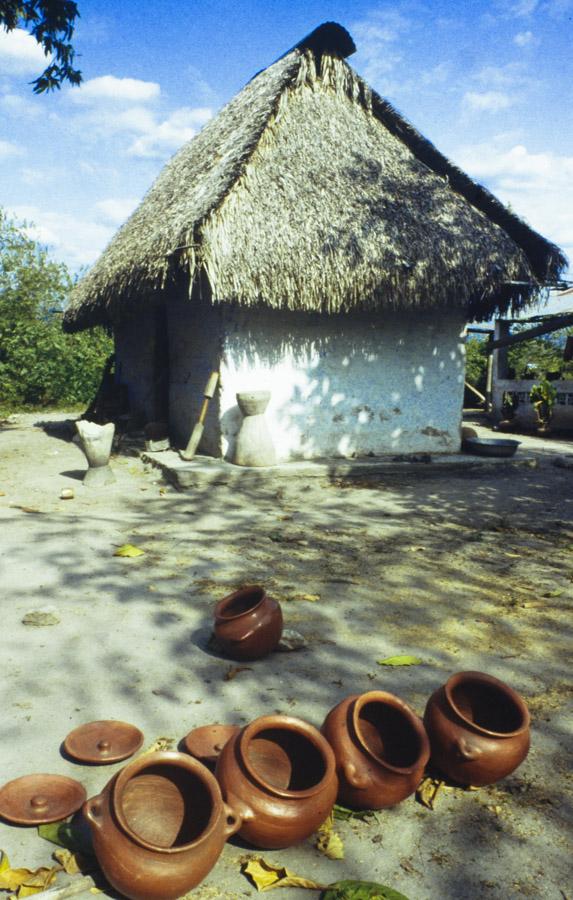 Secado de Artesanias en Barro La Chamba, Tolima, C...