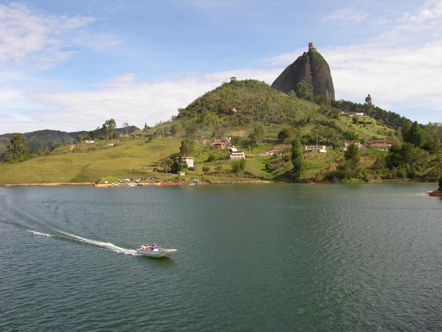 Piedra del Peñol y Embalse de Guatape Antioquia C...