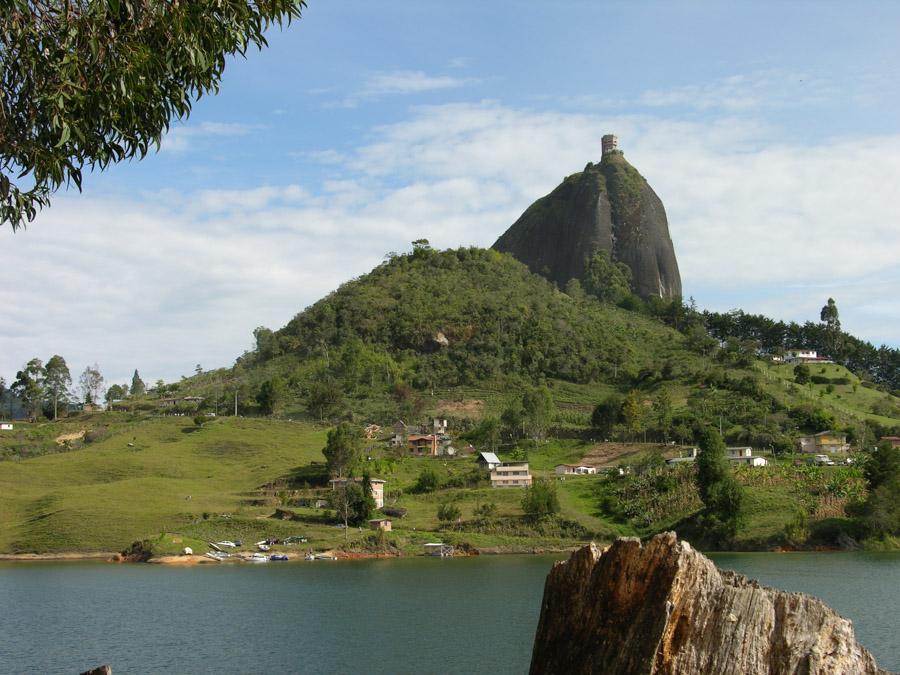 Piedra del Peñol y Embalse de Guatape Antioquia C...