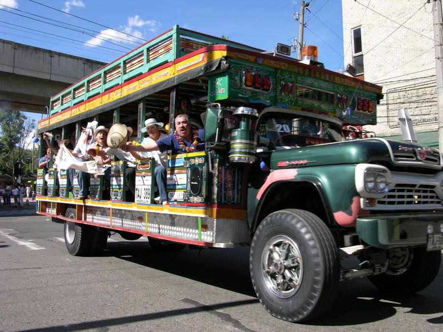  Chiva en la Feria de Flores en Medellin Antioquia...