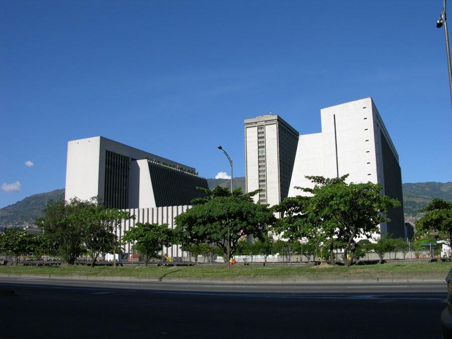 Centro Administrativo La Alpujarra en Medellin Ant...