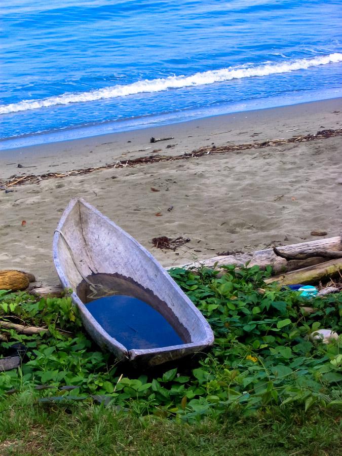 Embarcacion abandonada en la playa, San Francisco ...