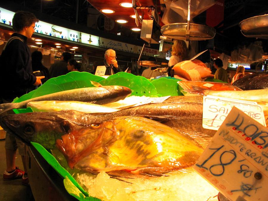 Venta de pescado en el Mercado