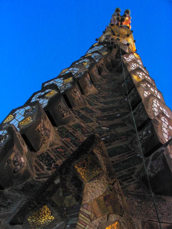 Detalle de una torre de la Iglesia Sagrada Familia...