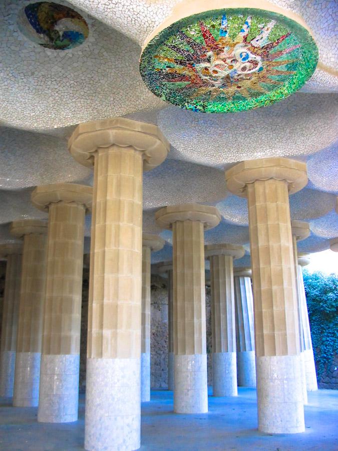 Columnas en el Interior de la Casa Guell, Barcelon...