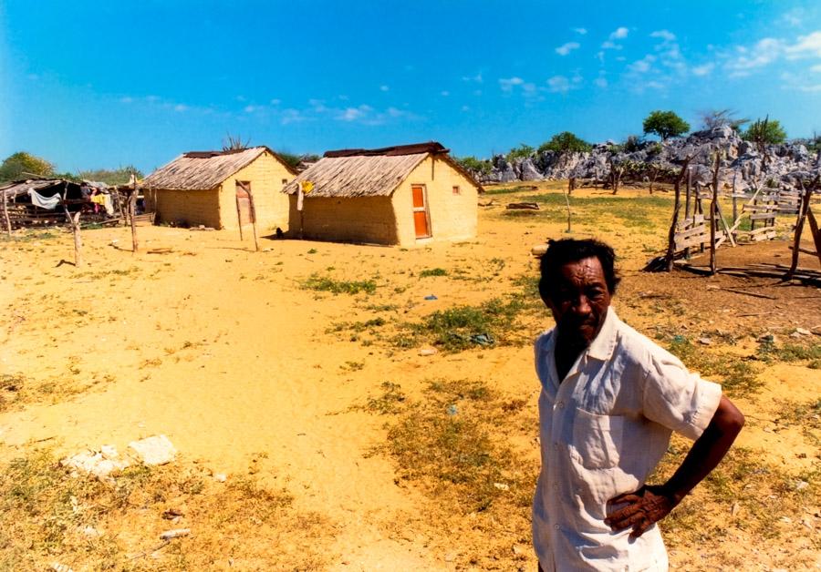 Man Indigenous, Wayuu en un cacerio, La Guajira, C...