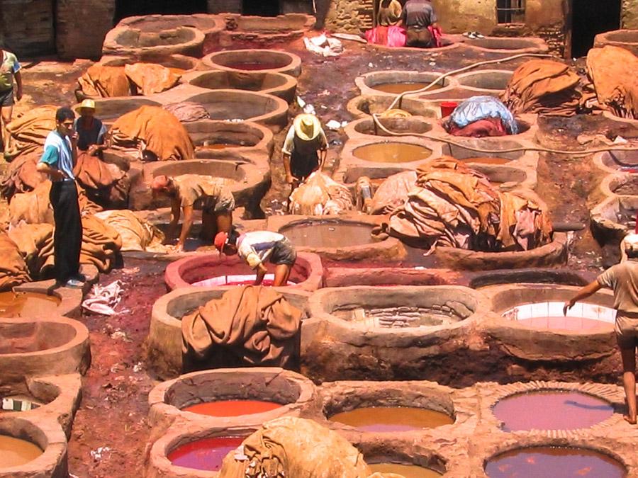 Teñidores de cuero en Fez, Marruecos