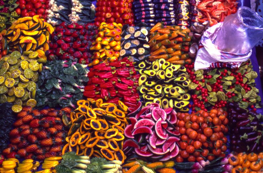 Venta de Frutas y vegetales en un Mercado en Marru...