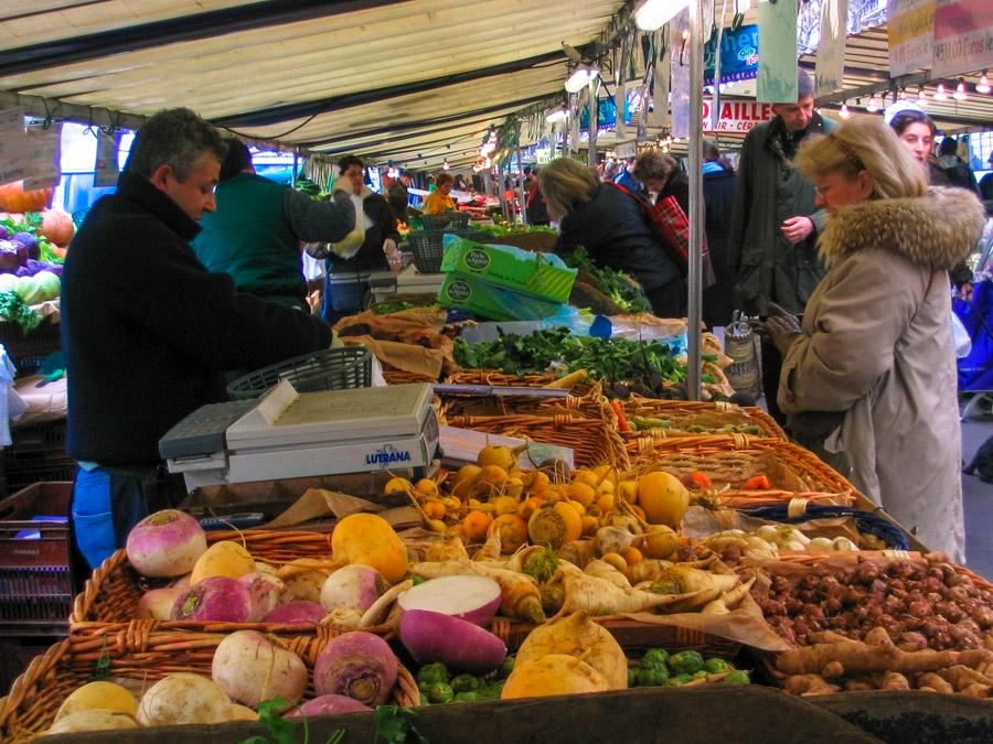 Mercado callejero en Paris, Francia