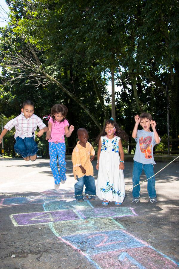 Grupo de niños Jugando