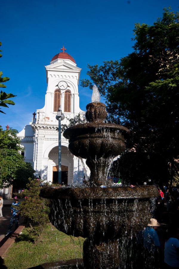 Fuente en la parroquia de Santa Ana, Sabaneta, Ant...