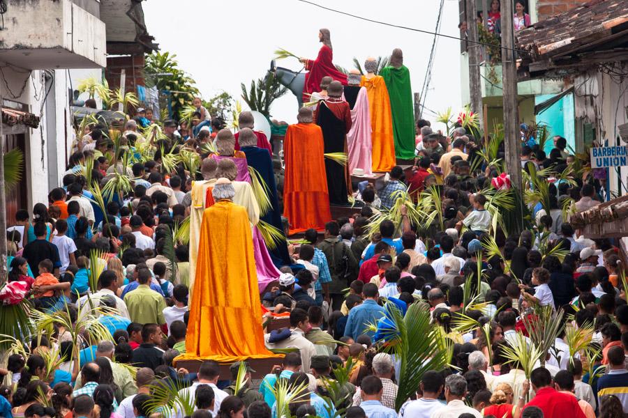 Procesion religiosa en Tamesis, Antioquia, Colombi...