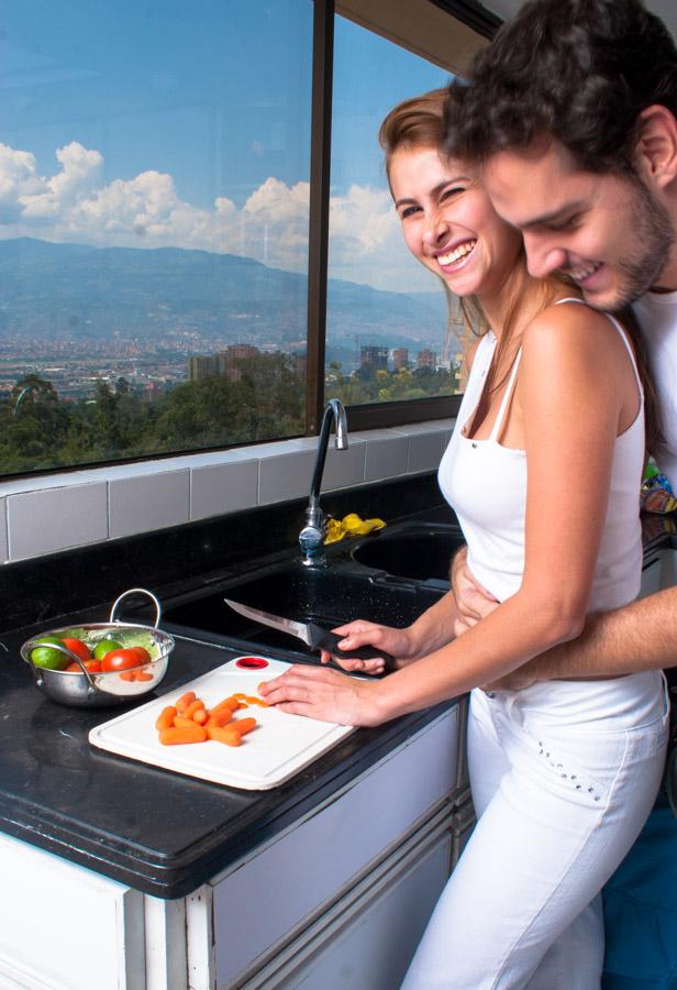 Pareja de Hombre y Mujer Cocinando