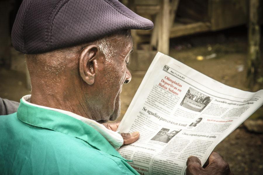 Hombre Leyendo, Quibdo, Choco, Colombia