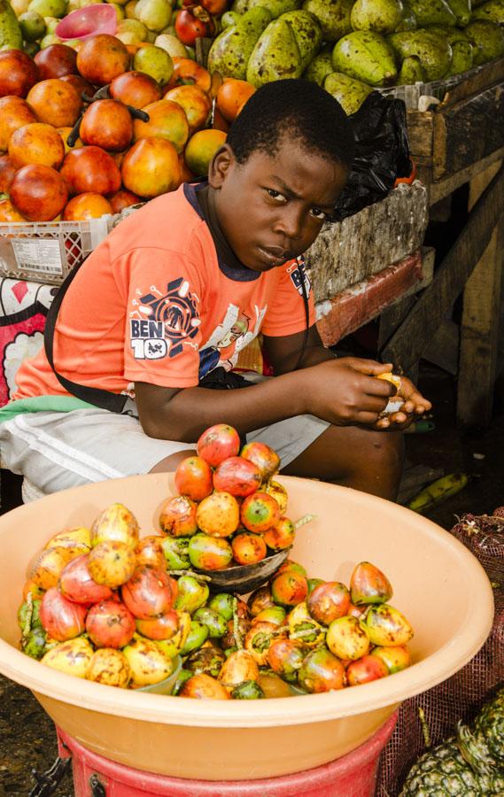 Niño en el Mercado, Quibdo, Choco, Colombia