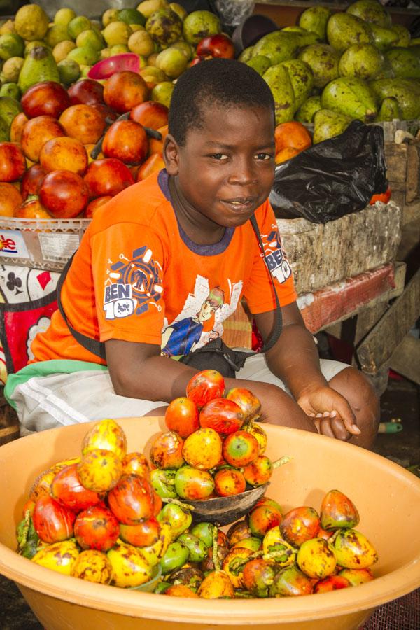 Niño en el Mercado, Quibdo, Choco, Colombia