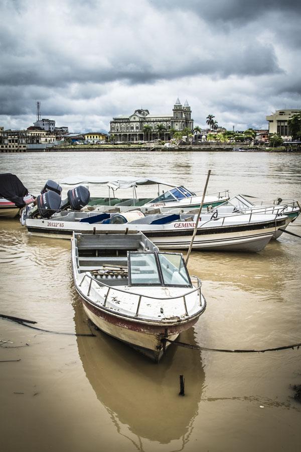 Lanchas en el Rio Atrato, Quibdo, Choco, Colombia