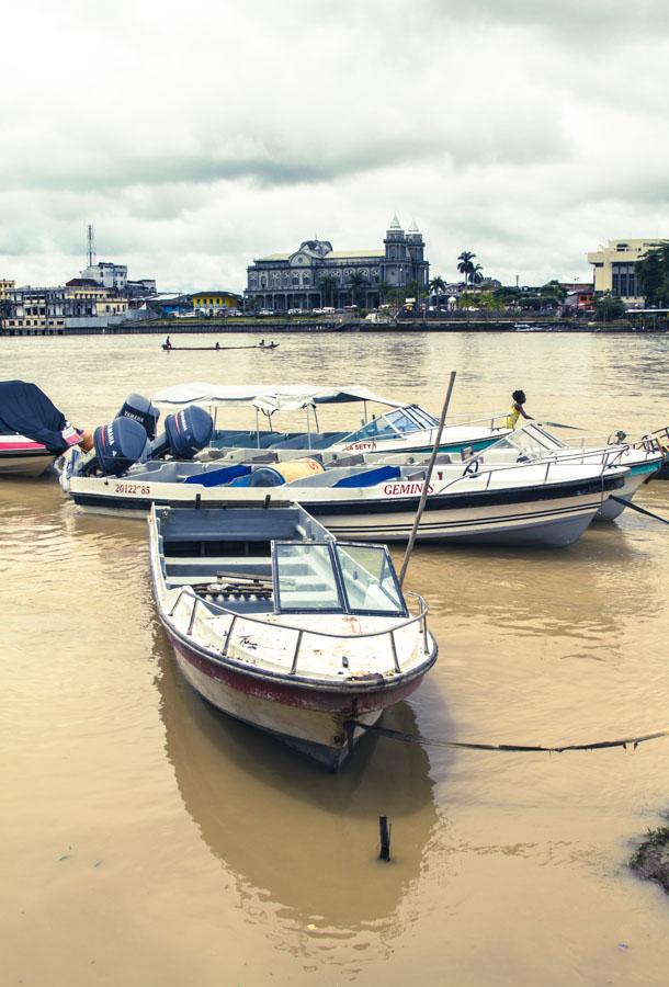 Lanchas en el Rio Atrato, Quibdo, Choco, Colombia