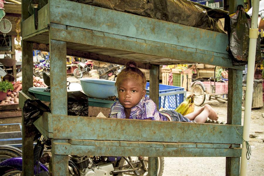 Niña en el Mercado, Quibdo, Choco, Colombia