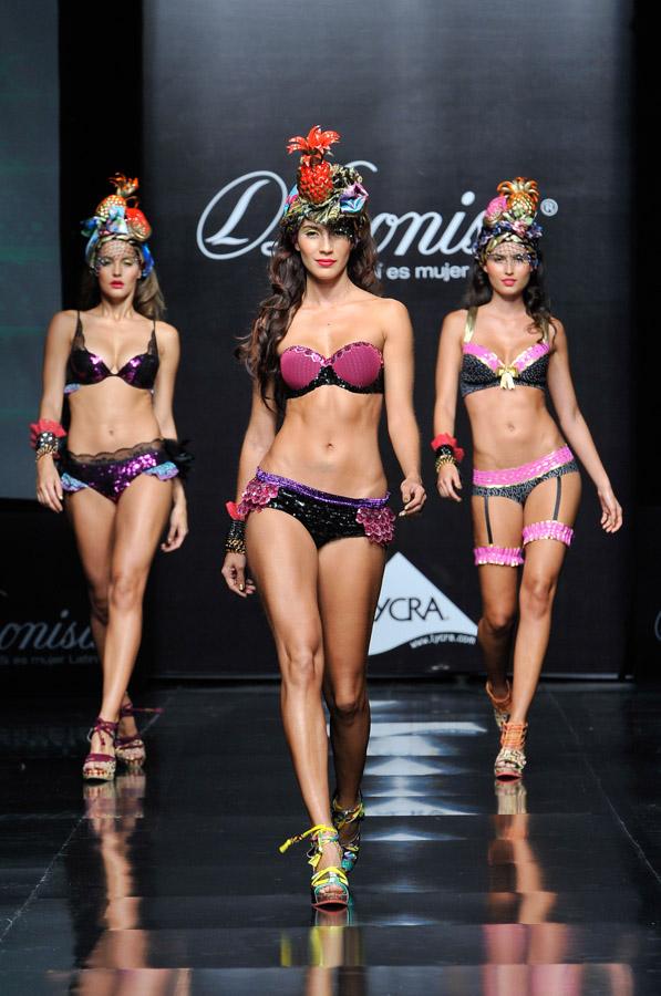 Pasarela Leonisa, Colombiamoda 2011, Medellin, Jul...