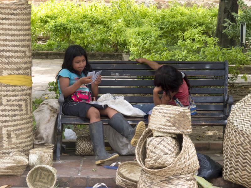 Niñas en Santa Fe de Antioquia, Occidente Antioqu...