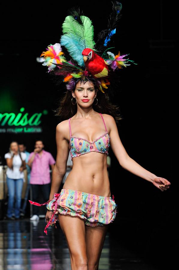 Pasarela Leonisa, Colombiamoda 2011, Medellin, Jul...