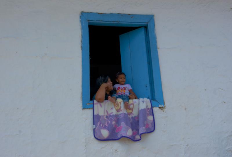 Mujer y Niña Riosucio, Caldas, Manizales, Colombi...