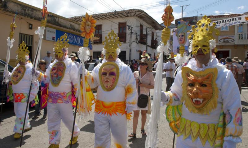 Grupo de personas disfrazadas, Carnaval de Riosuci...
