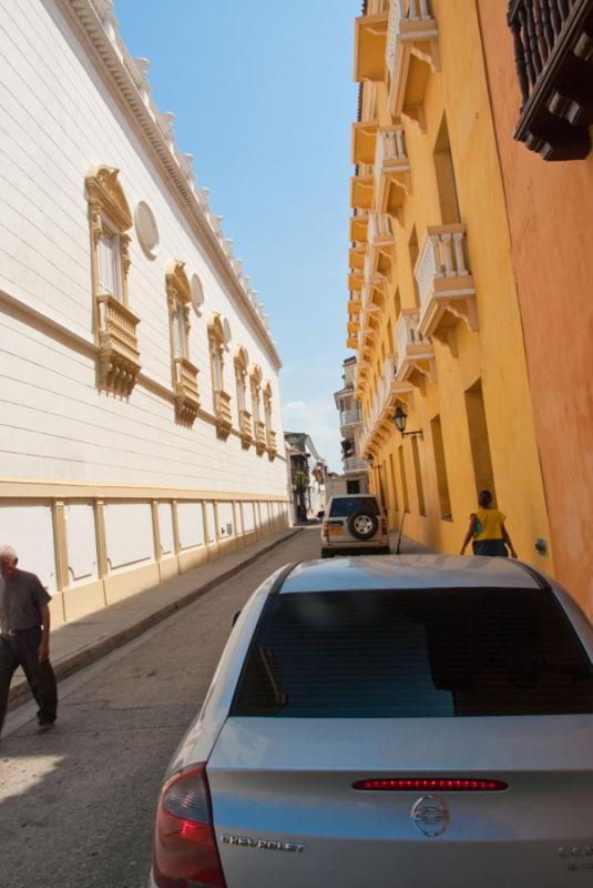 Calle Colonial de la Ciudad Amurallada, Cartagena,...