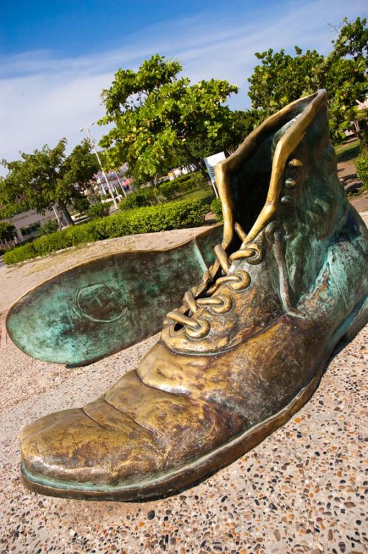 Monumento a los Zapatos Viejos, Cartagena, Bolivar...