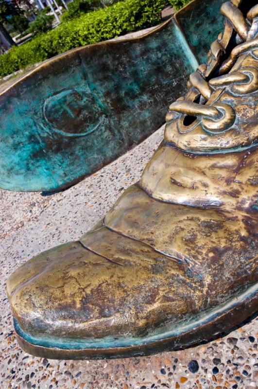 Monumento a los Zapatos Viejos, Cartagena, Bolivar...