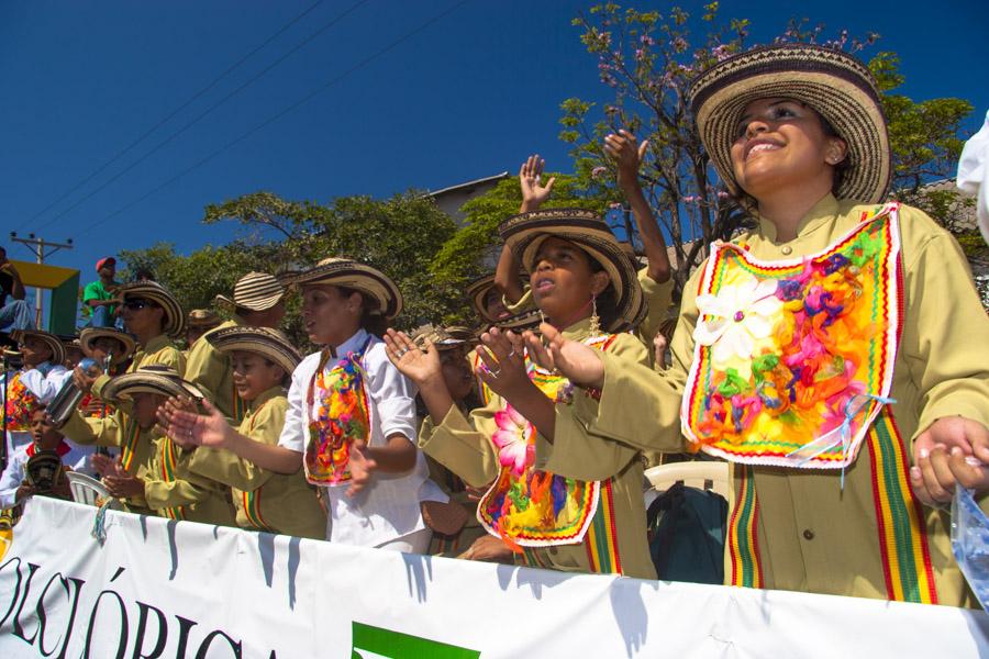 Jovenes en una Carroza en la Batalla de Flores, Ca...