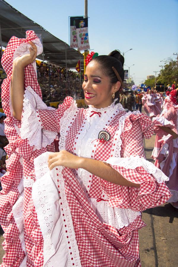 Mujer Bailando Cumbia en el Rumbodromo, Batalla de...