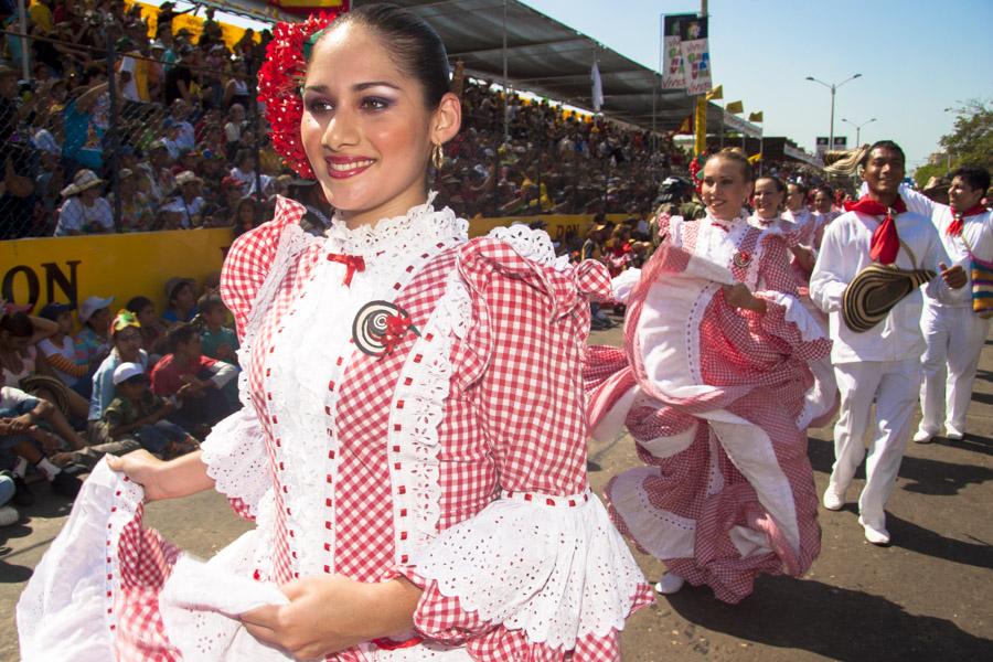 Mujer Bailando Cumbia en el Rumbodromo, Batalla de...