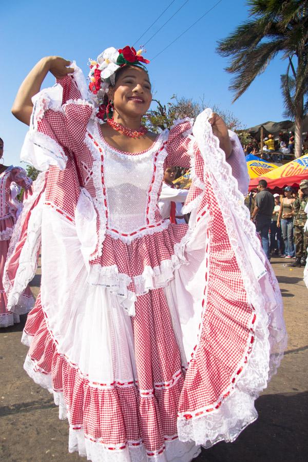 Mujer Bailando Cumbia en el Rumbodromo, Batalla de...